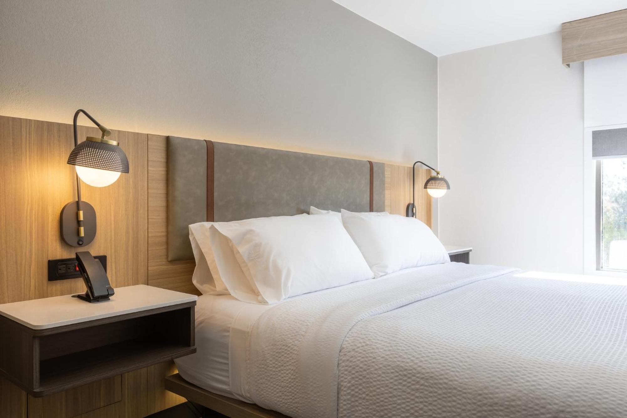 Hotel By Ihg 3*