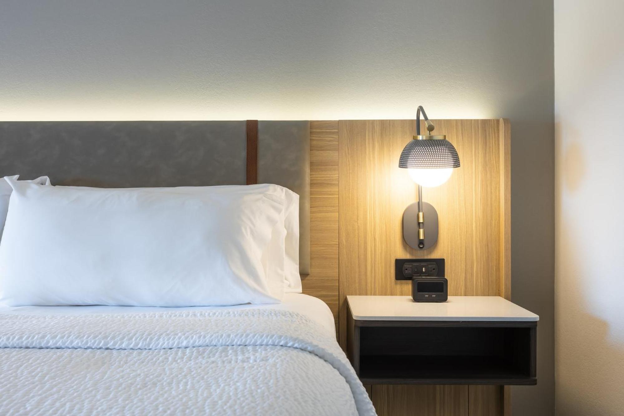 Hotel By Ihg