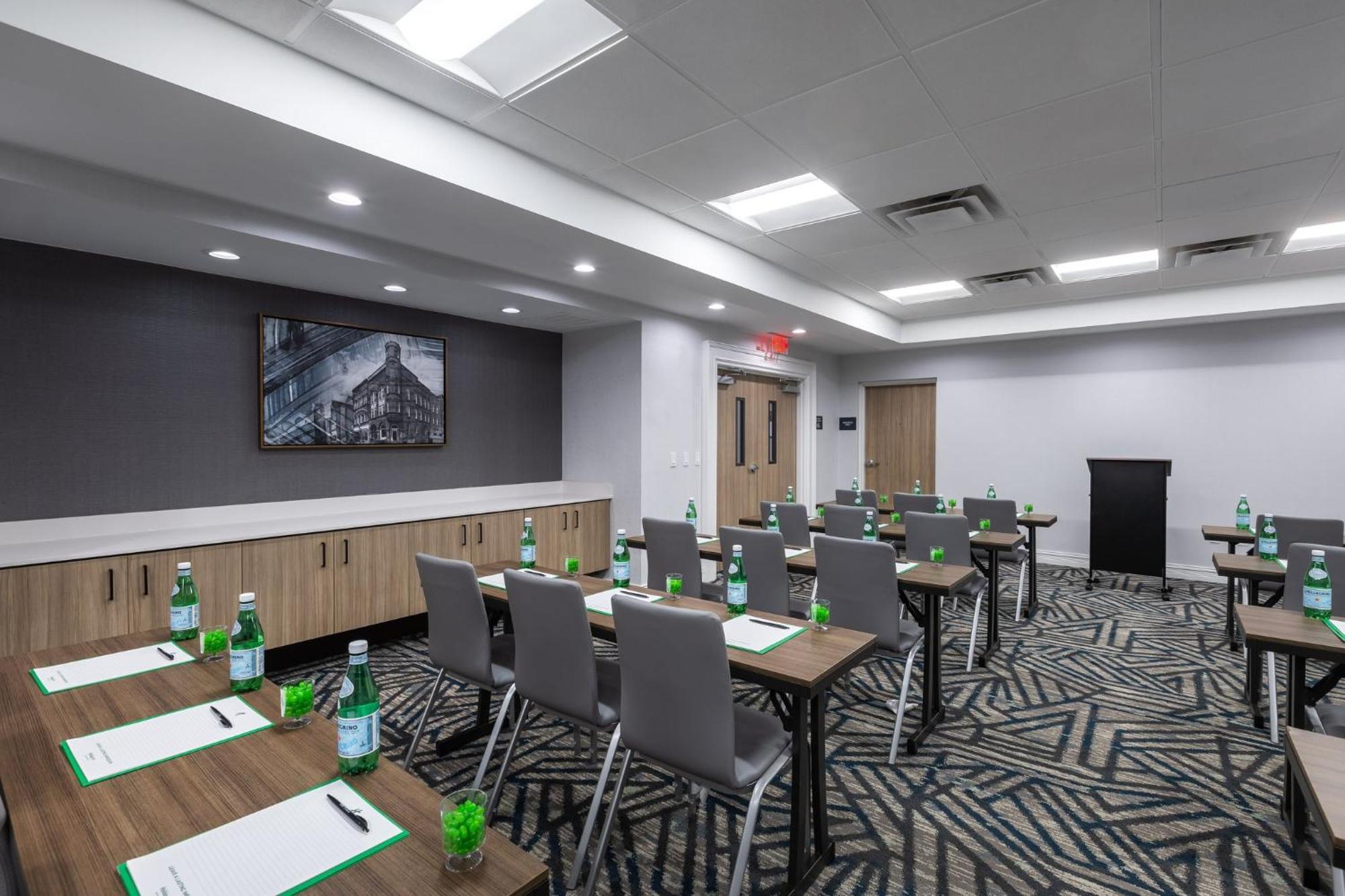 Hotel By Ihg