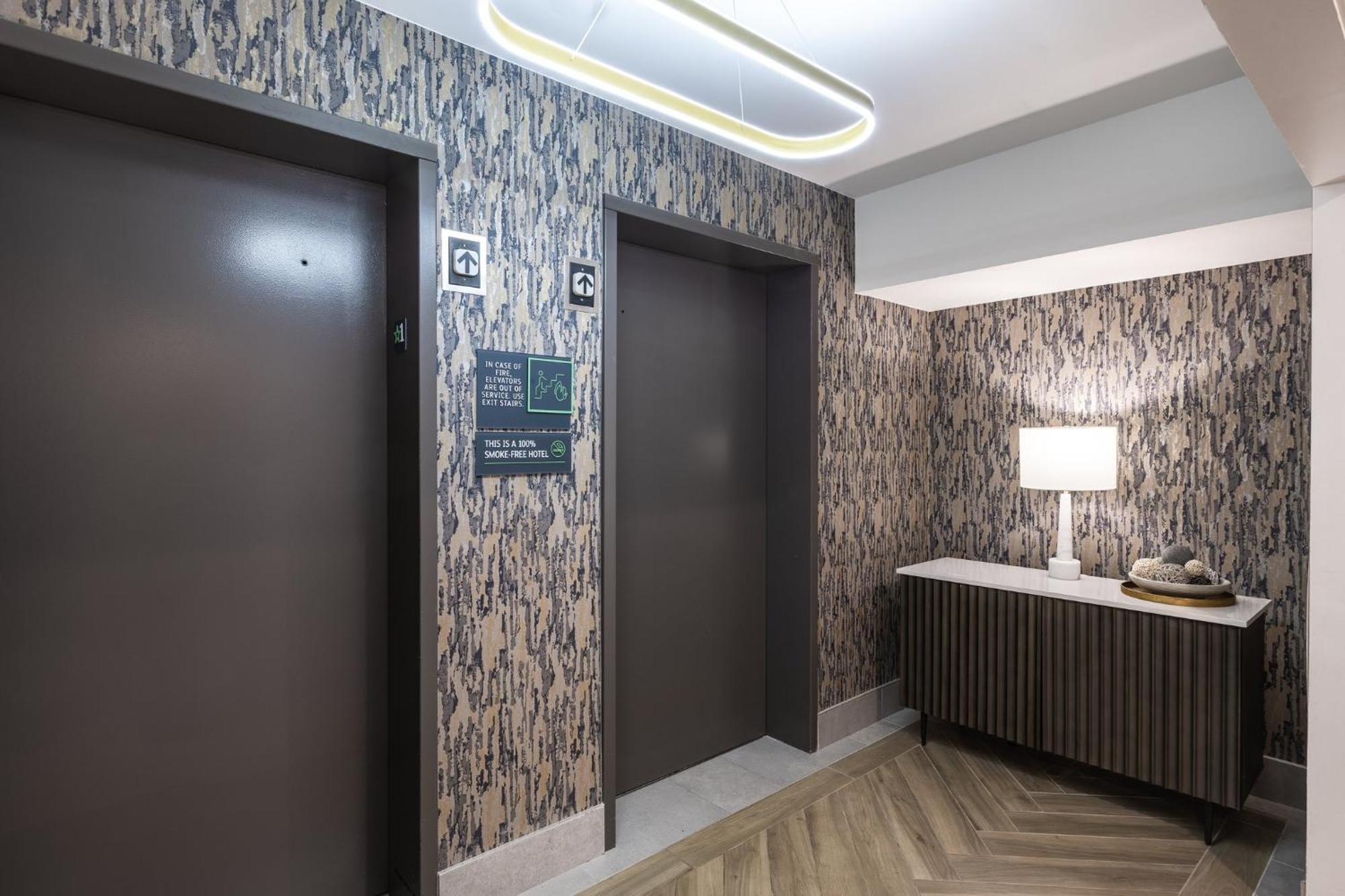 By Ihg Anderson
