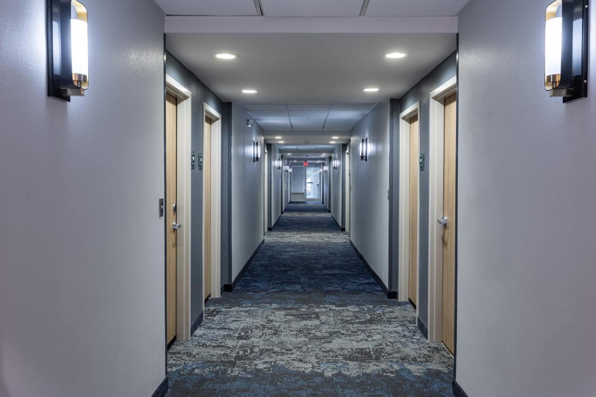 Hotel By Ihg 3*